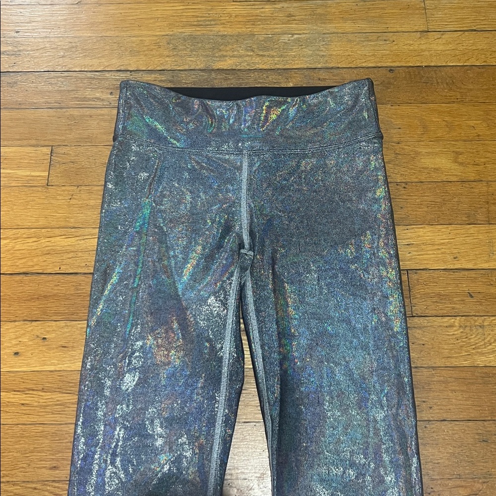 Heroine Sport The Marvel Metallic Leggings in Platinum, size Medium - Picture 4 of 14